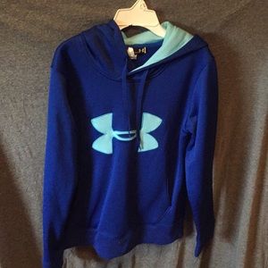 Semi fitted hoodie-3 small snags on the back